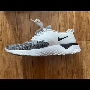 Women’s Nike flyknit 2 size 7, barely worn